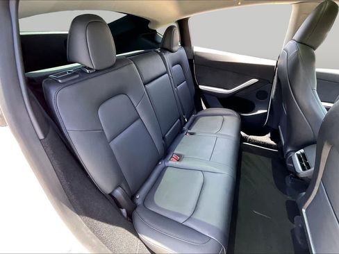 Used 2023 Tesla Model Y Long Range AWD/4WD image 17