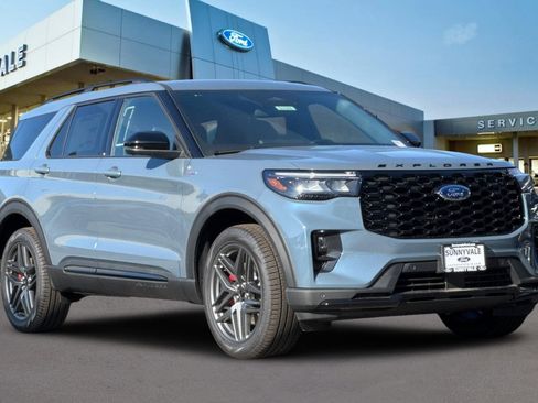 New 2025 Ford Explorer ST-Line w/ ST-Line Street Pack image 2