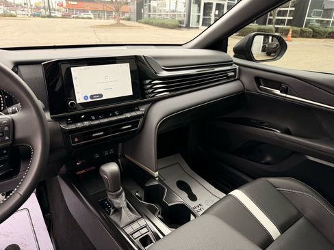 Used 2025 Toyota Camry SE image 44