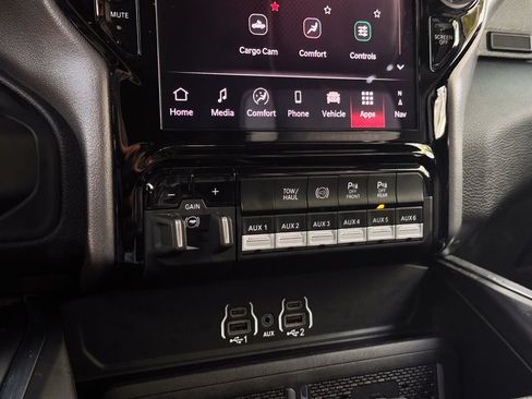 Used 2025 RAM 2500 Laramie w/ Sport Appearance Package AWD/4WD image 17