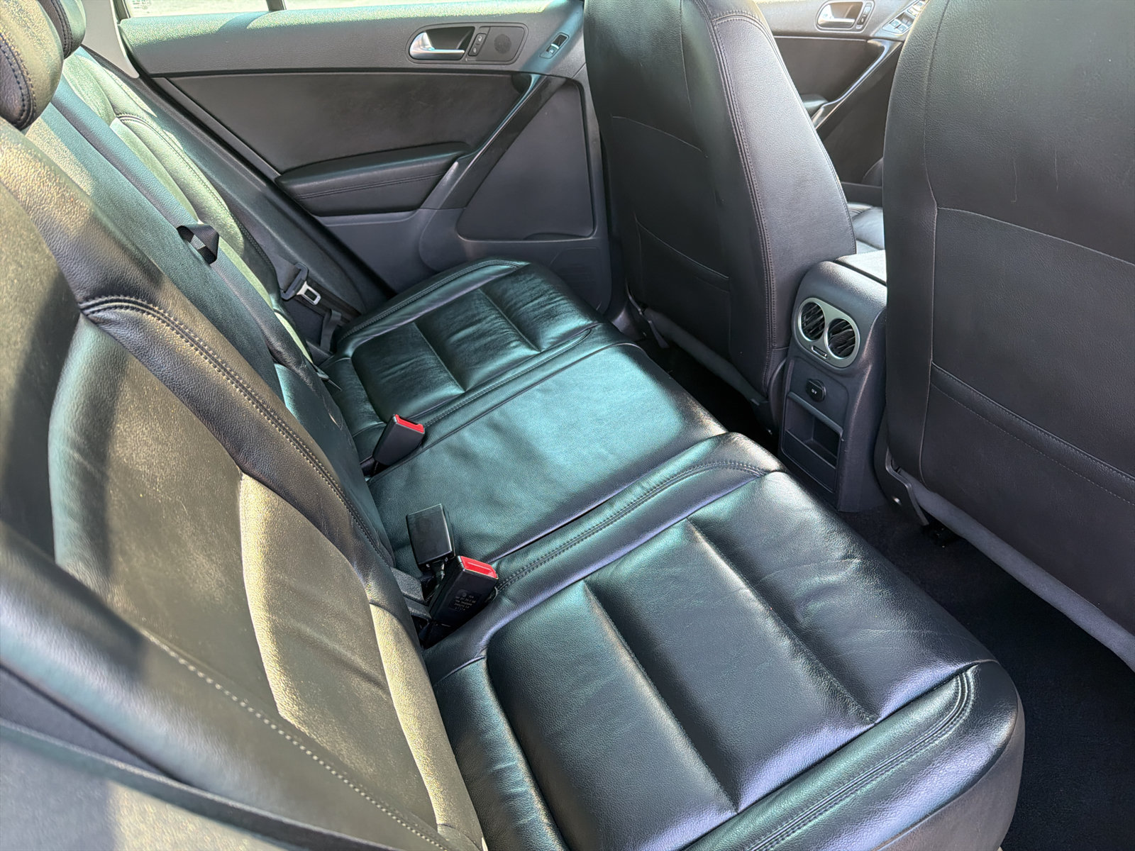 Used 2011 Volkswagen Tiguan SEL AWD/4WD image 20