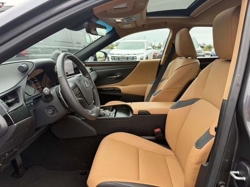 Used 2024 Lexus ES 250 w/ Premium Package image 15