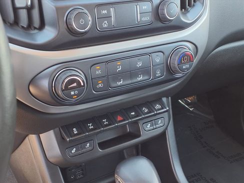 Used 2022 Chevrolet Colorado ZR2 AWD/4WD image 9