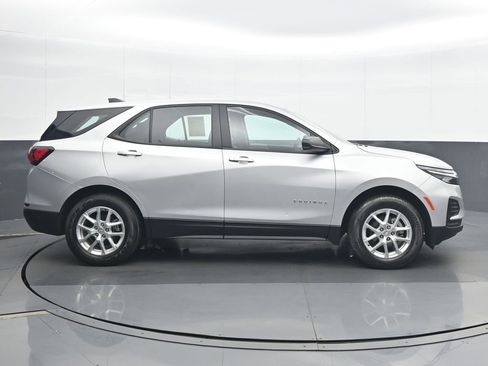 Used 2022 Chevrolet Equinox LS AWD/4WD image 7