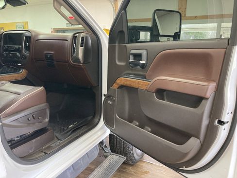 Used 2019 Chevrolet Silverado 2500 High Country w/ Duramax Plus Package image 22