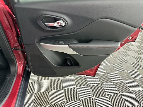 Used 2017 Jeep Cherokee Trailhawk w/ Cold Weather Group image 30