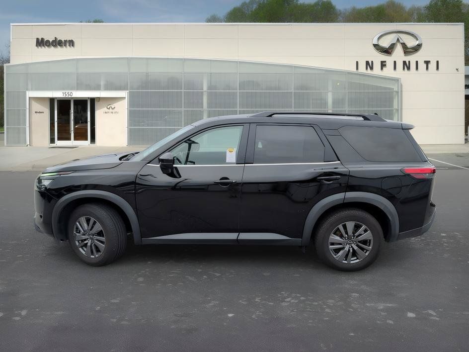 Used 2024 Nissan Pathfinder SV AWD/4WD image 6
