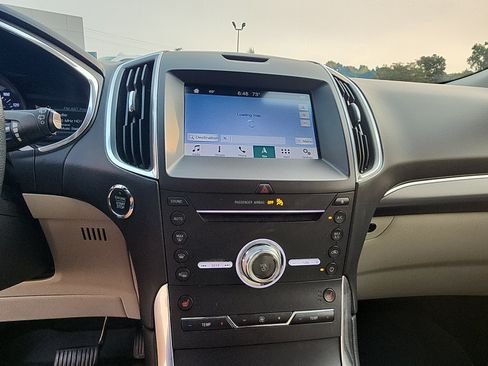 Used 2019 Ford Edge Titanium FWD image 14