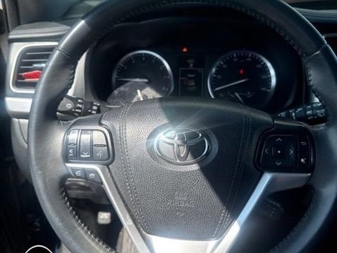 Used 2016 Toyota Highlander XLE AWD/4WD image 11