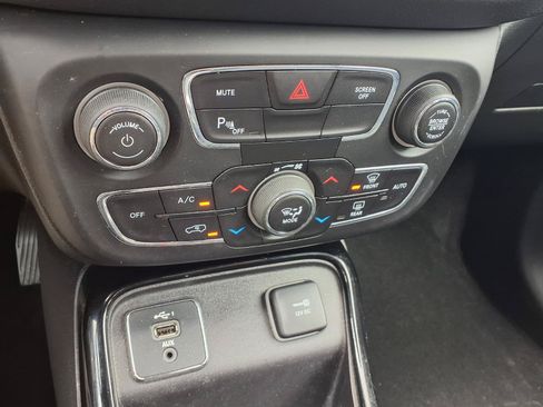 Used 2019 Jeep Compass Latitude FWD image 7