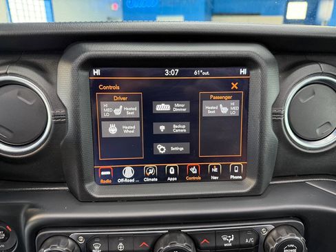 Used 2019 Jeep Wrangler Unlimited Sahara image 31