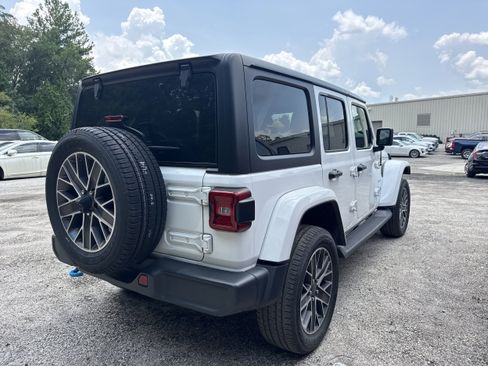 Used 2023 Jeep Wrangler Unlimited Sahara w/ Cold Weather Group AWD/4WD image 3