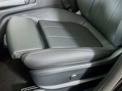 Used 2025 Mercedes-Benz GLA 250 4MATIC image 22