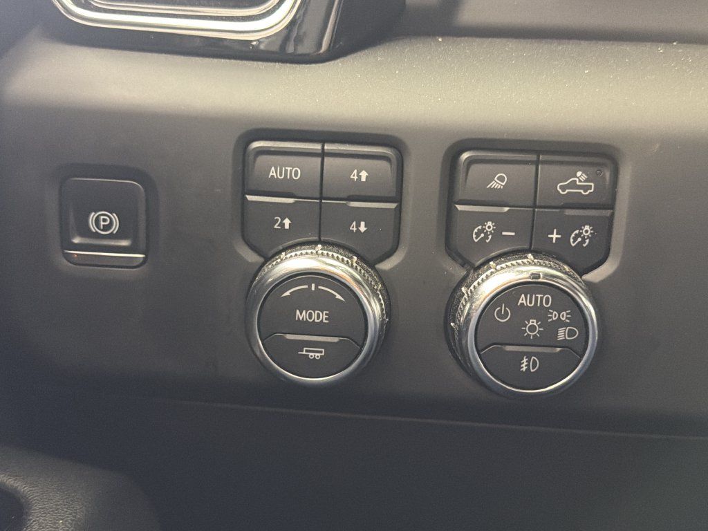 Used 2024 GMC Sierra 2500 AT4 w/ AT4 Premium Plus Package AWD/4WD image 29