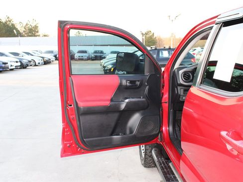 Used 2018 Toyota Tacoma SR5 image 36