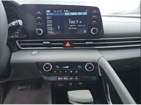 Used 2021 Hyundai Elantra SEL image 13