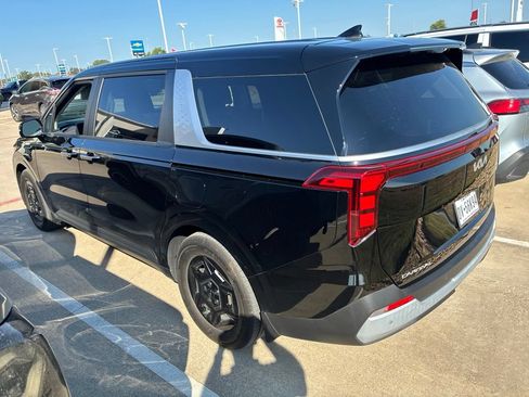 Used 2025 Kia Carnival FWD image 3