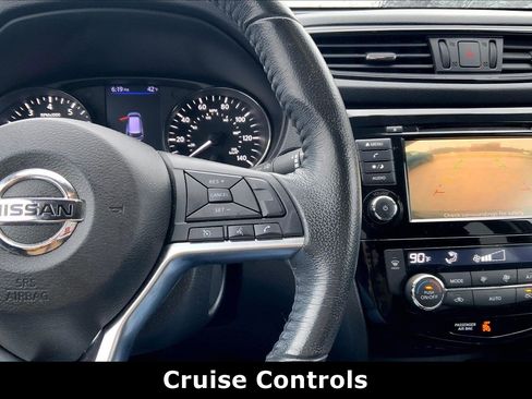 Used 2018 Nissan Rogue SV image 20