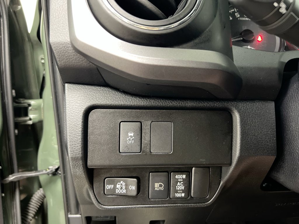 Used 2021 Toyota Tacoma TRD Off-Road AWD/4WD image 18