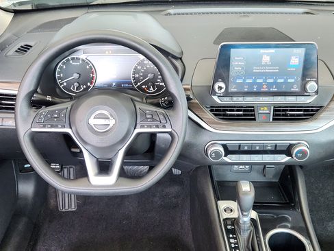 Used 2024 Nissan Altima 2.5 SV FWD image 29