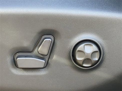 New 2026 Chrysler Pacifica Limited w/ Uconnect Theater Family Group image 26