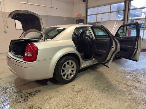 Used 2009 Chrysler 300 Touring RWD image 12
