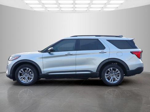 Used 2025 Ford Explorer Active w/ Active Comfort Package AWD/4WD image 3