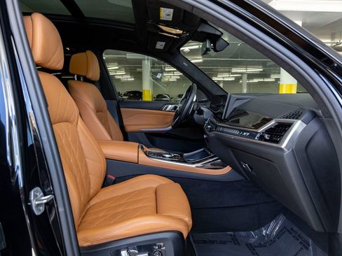 Certified 2024 BMW X7 xDrive40i w/ M Sport Package image 28