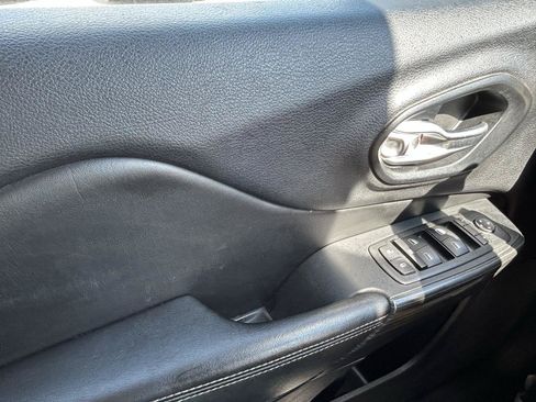 Used 2015 Jeep Cherokee Limited AWD/4WD image 28