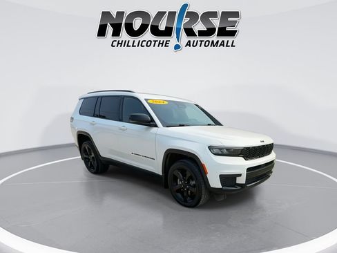 Used 2024 Jeep Grand Cherokee L Laredo AWD/4WD image 2
