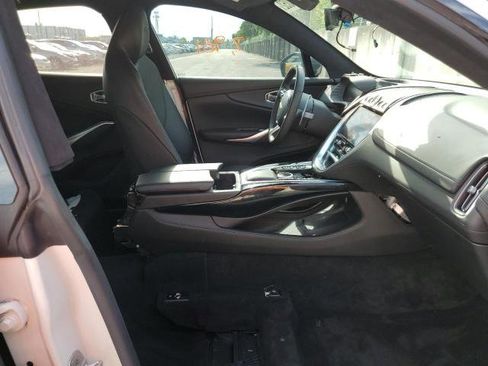Used 2021 Aston Martin DBX image 5