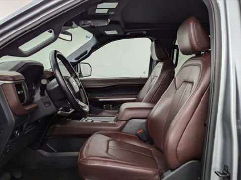 Used 2024 Ford Expedition Limited image 13