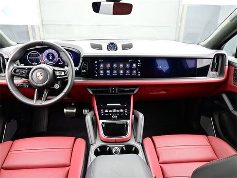 Used 2025 Porsche Cayenne GTS image 19