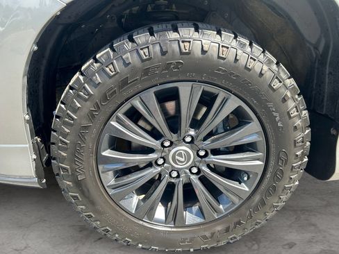 Used 2021 Lexus GX 460 Premium w/ Accessory Package AWD/4WD image 10