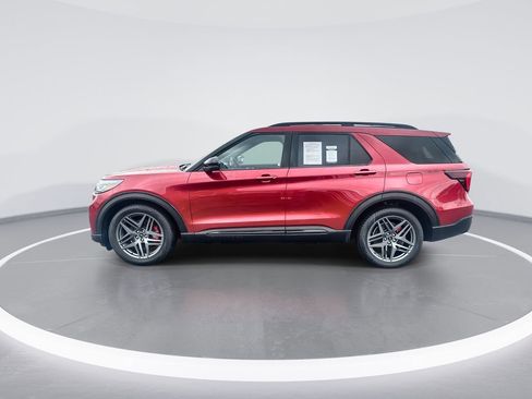 Used 2025 Ford Explorer ST AWD/4WD image 5