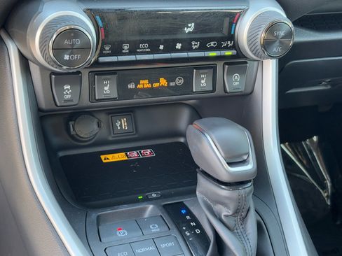 Certified 2025 Toyota RAV4 XLE Premium image 27