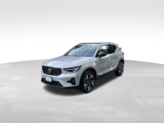 Certified 2023 Volvo XC40 B5 Plus w/ Protection Package Premier AWD/4WD image 4