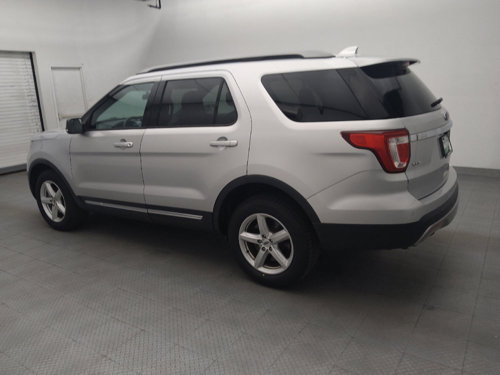 Used 2017 Ford Explorer XLT AWD/4WD image 3