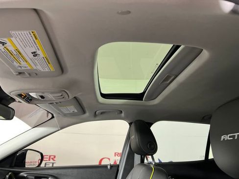 Used 2024 Chevrolet Trax ACTIV w/ Sunroof Package image 20