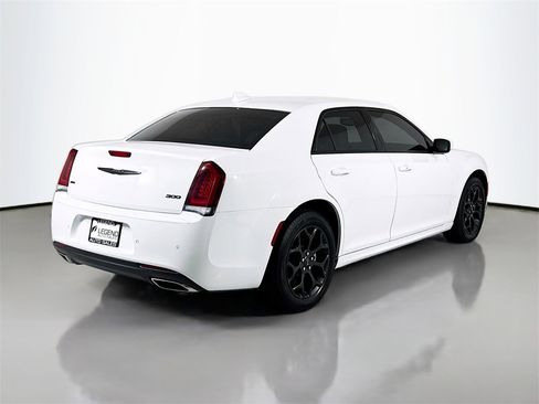 Used 2023 Chrysler 300 Touring L image 7