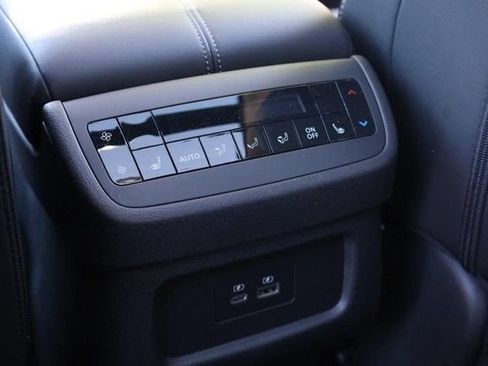 Certified 2025 Nissan Pathfinder SL w/ SL Premium Package FWD image 27