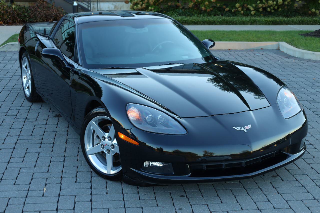 Used 2005 Chevrolet Corvette Coupe w/ Preferred Equipment Group RWD image 3