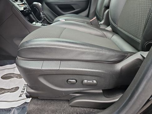 Used 2020 Buick Encore Preferred w/ Safety Package FWD image 33