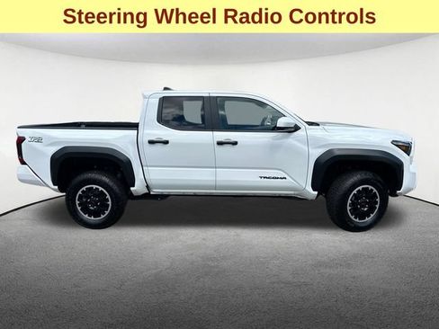 Certified 2025 Toyota Tacoma TRD Off-Road AWD/4WD image 13
