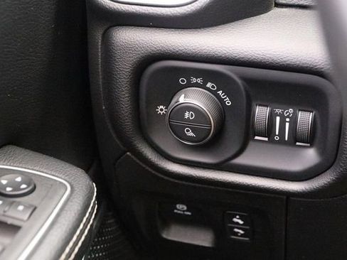 Used 2022 RAM 1500 Laramie AWD/4WD image 20