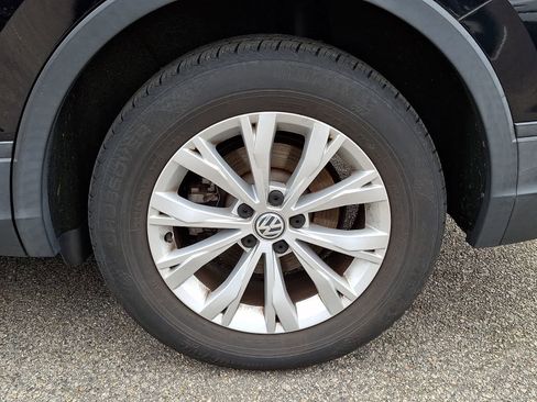 Used 2020 Volkswagen Tiguan S image 6