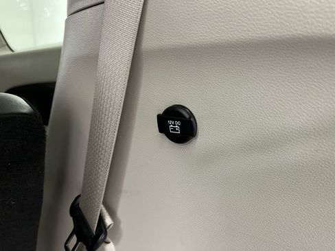 Used 2024 Chrysler Pacifica Touring-L image 29