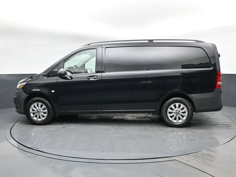 Used 2022 Mercedes-Benz Metris image 4