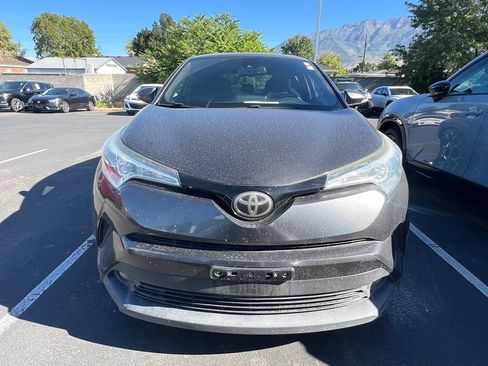 Used 2018 Toyota C-HR XLE FWD image 3