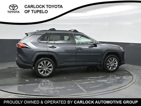 Used 2021 Toyota RAV4 XLE Premium image 4